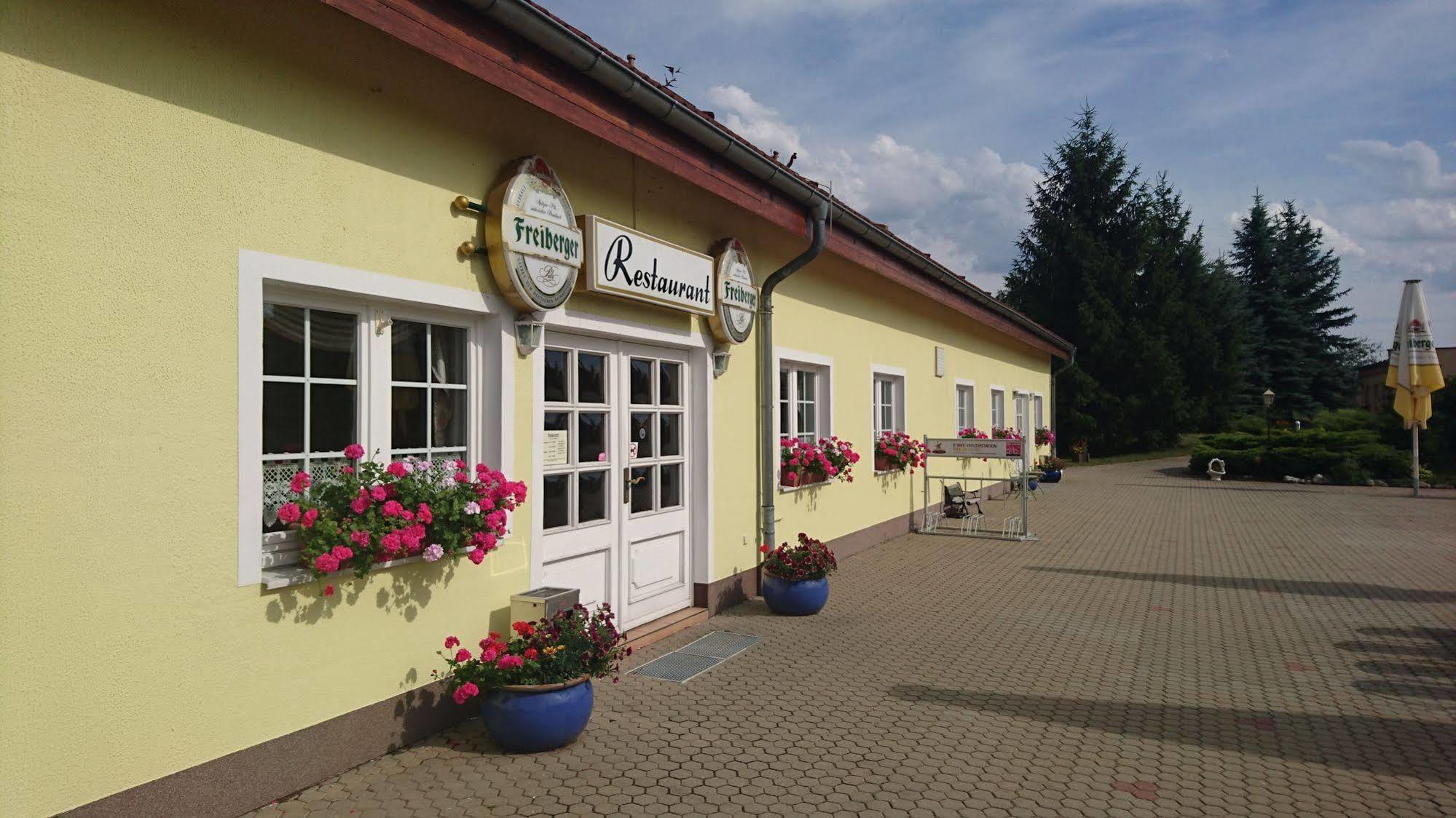 Hotel-Pension Am Muehlberg Lübbenau Exterior foto